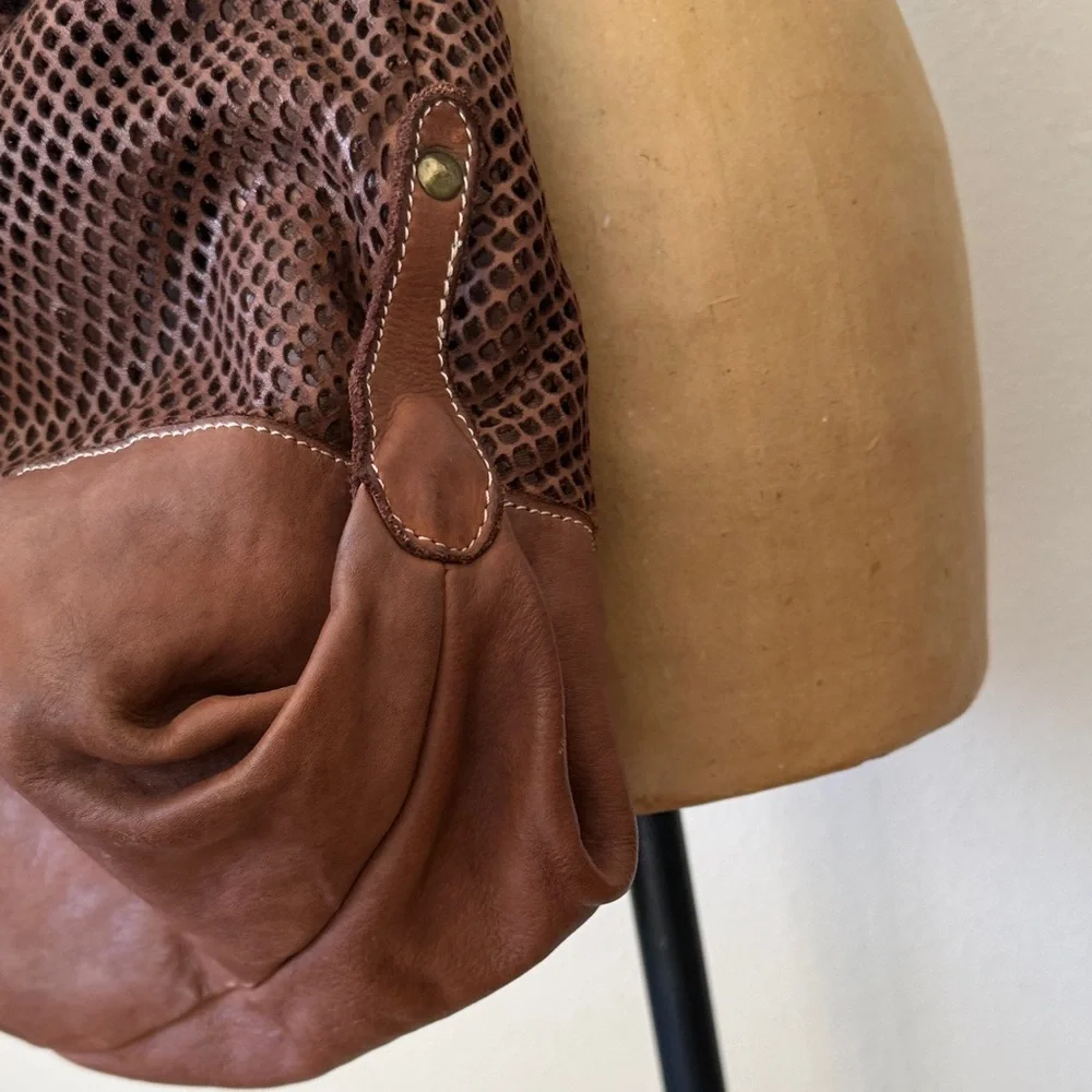 Sundance leather mesh